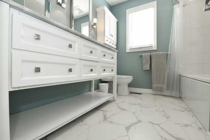7 Ways to Make Your Bathroom Feel Bigger - Nepean : Copperstone 