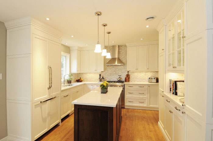 white transitional kitchen with cambria Torquay quartz countertops